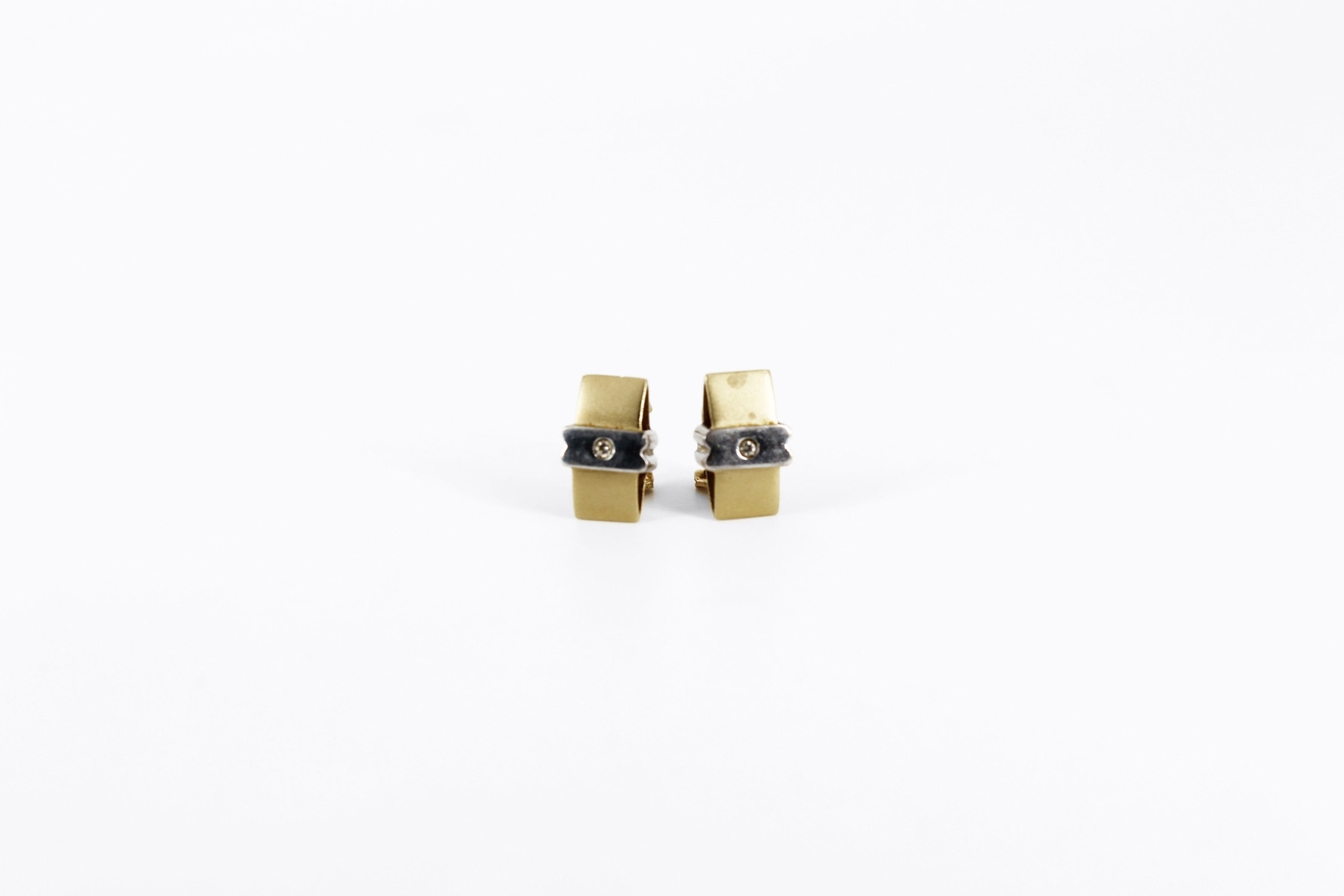 Pendiente de oro combinado de 18k. de segunda mano. Joyería de ocasión | ROYALHYSTERIA