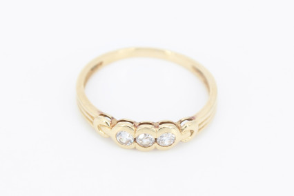 Anillo de oro de 18k. de segunda mano. Joyería de ocasión | ROYALHYSTERIA