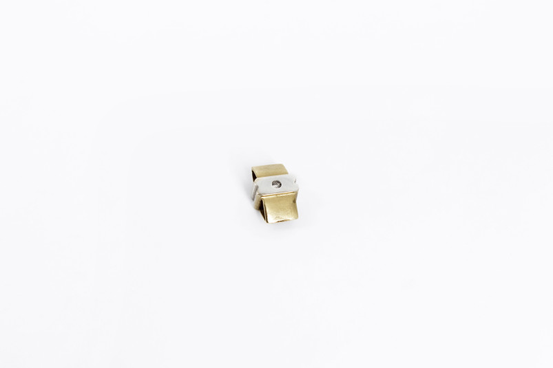 Colgante de oro combinado de 18k con diamantes. de segunda mano. Joyería de ocasión | ROYALHYSTERIA