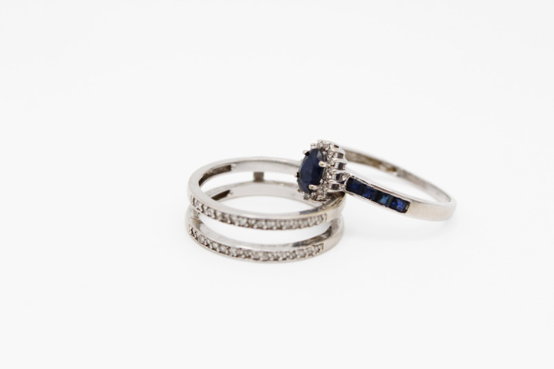 Anillo de oro blanco de 18k con diamantes. de segunda mano. Joyería de ocasión | ROYALHYSTERIA