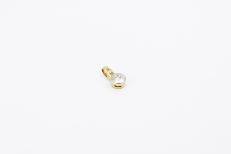 Colgante de oro combinado de 18k con diamantes. de segunda mano. Joyería de ocasión | ROYALHYSTERIA