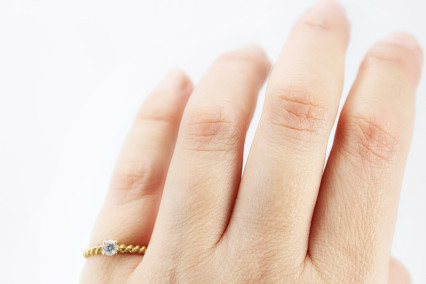 Anillo de oro de 18k. de segunda mano. Joyería de ocasión | ROYALHYSTERIA