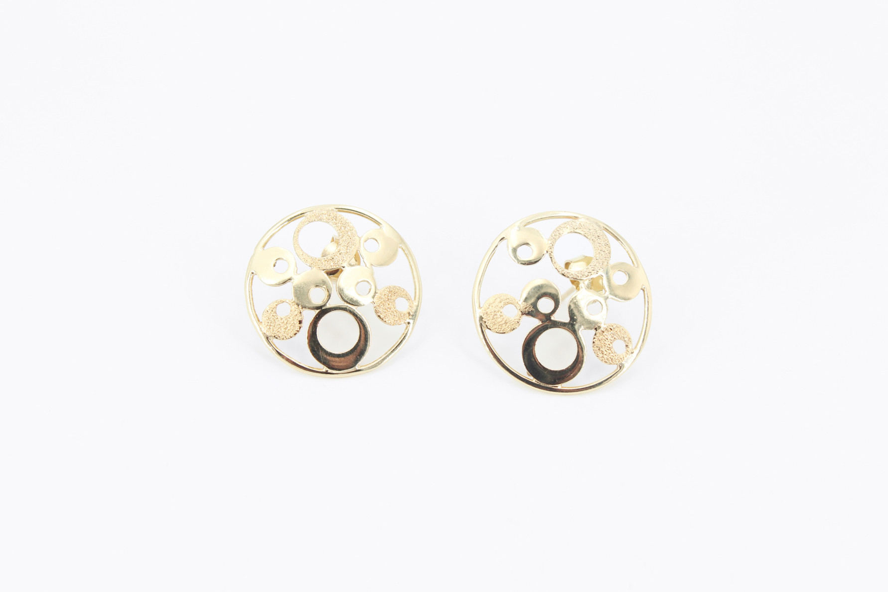 Pendiente de oro de 18k. de segunda mano. Joyería de ocasión | ROYALHYSTERIA