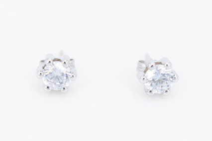 Pendiente de oro blanco de 18k. de segunda mano. Joyería de ocasión | ROYALHYSTERIA