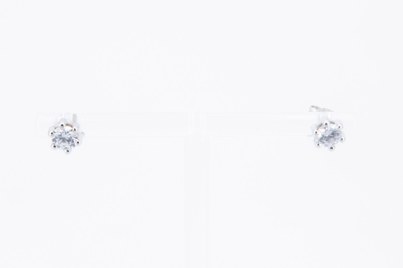 Pendiente de oro blanco de 18k. de segunda mano. Joyería de ocasión | ROYALHYSTERIA