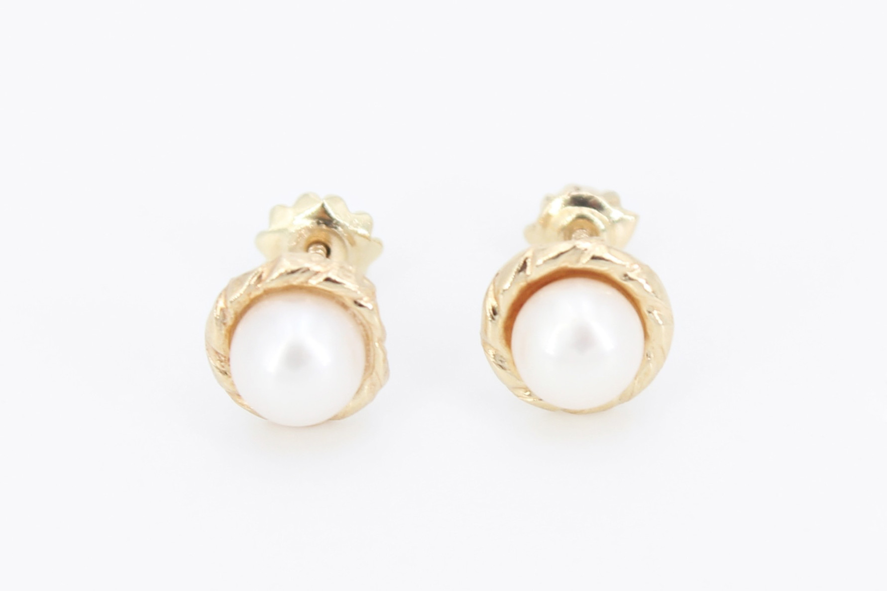 Pendiente de oro de 18k. de segunda mano. Joyería de ocasión | ROYALHYSTERIA