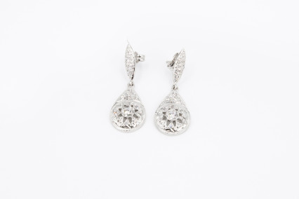 Pendiente de oro blanco de 18k. de segunda mano. Joyería de ocasión | ROYALHYSTERIA