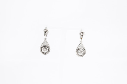 Pendiente de oro blanco de 18k. de segunda mano. Joyería de ocasión | ROYALHYSTERIA