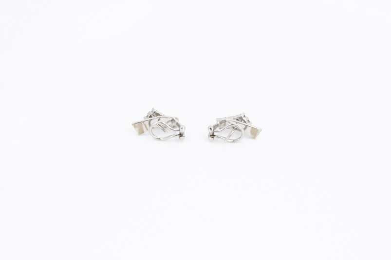 Pendiente de oro blanco de 18k con diamantes. de segunda mano. Joyería de ocasión | ROYALHYSTERIA