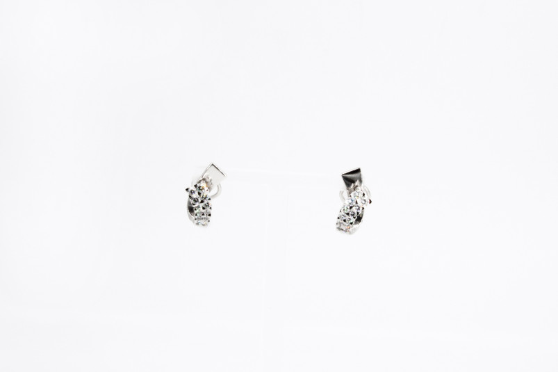 Pendiente de oro blanco de 18k con diamantes. de segunda mano. Joyería de ocasión | ROYALHYSTERIA