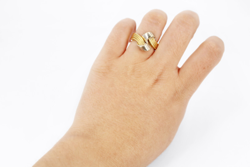 Anillo de oro combinado de 18k. de segunda mano. Joyería de ocasión | ROYALHYSTERIA