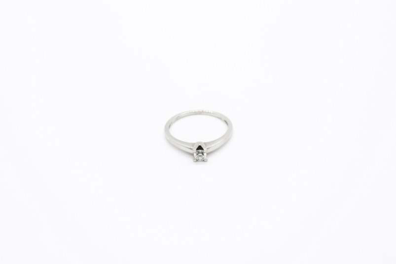 Solitario de oro blanco de 18k. de segunda mano. Joyería de ocasión | ROYALHYSTERIA
