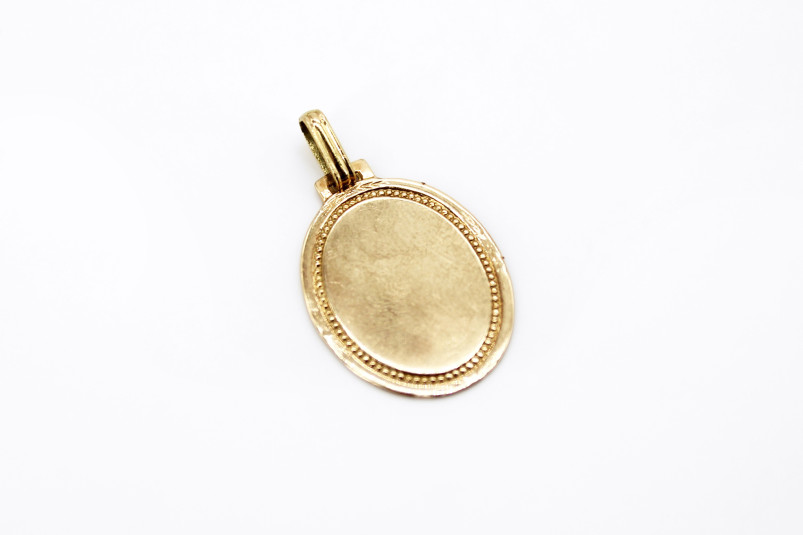 Colgante de oro de 18k. de segunda mano. Joyería de ocasión | ROYALHYSTERIA