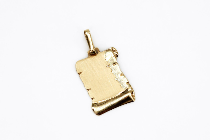 Colgante de oro de 18k. de segunda mano. Joyería de ocasión | ROYALHYSTERIA