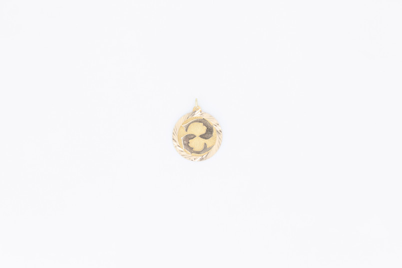 Medalla de oro de 18k. de segunda mano. Joyería de ocasión | ROYALHYSTERIA