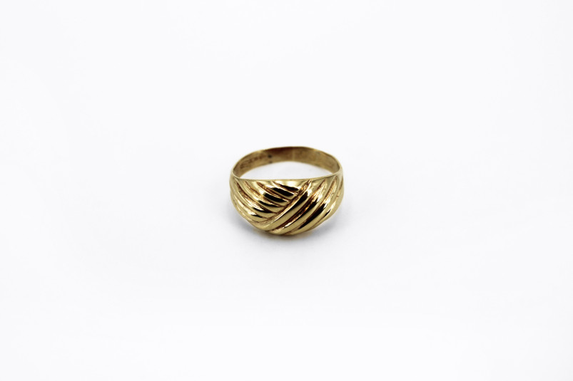 Anillo de oro de 18k. de segunda mano. Joyería de ocasión | ROYALHYSTERIA