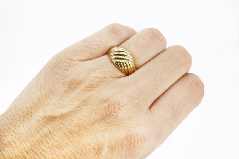 Anillo de oro de 18k. de segunda mano. Joyería de ocasión | ROYALHYSTERIA