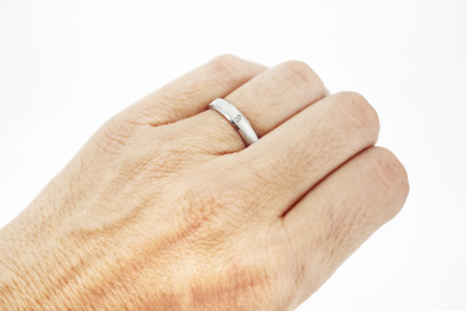 Alianza de oro blanco de 18k. de segunda mano. Joyería de ocasión | ROYALHYSTERIA